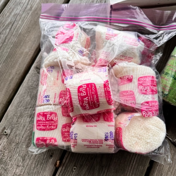 Vintage Caron Latch Hook Rug Kits And Extras Lot - Picture 2 of 7